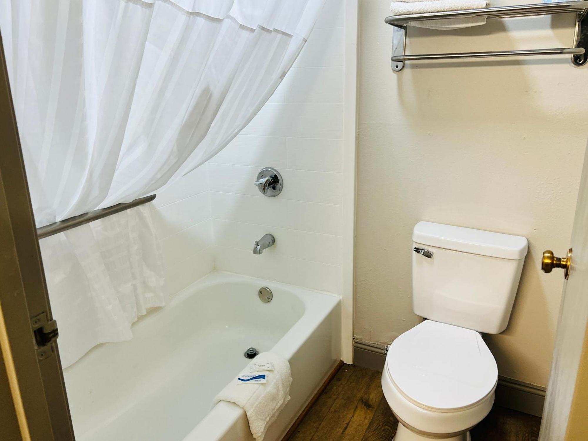 Rosewood Inn By Oyo Union City I-69 Экстерьер фото